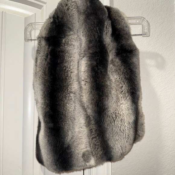 Real Fur Pull-Through Scarf Michael Kors 

• 100% Rex Rabbit - Picture 2 of 15